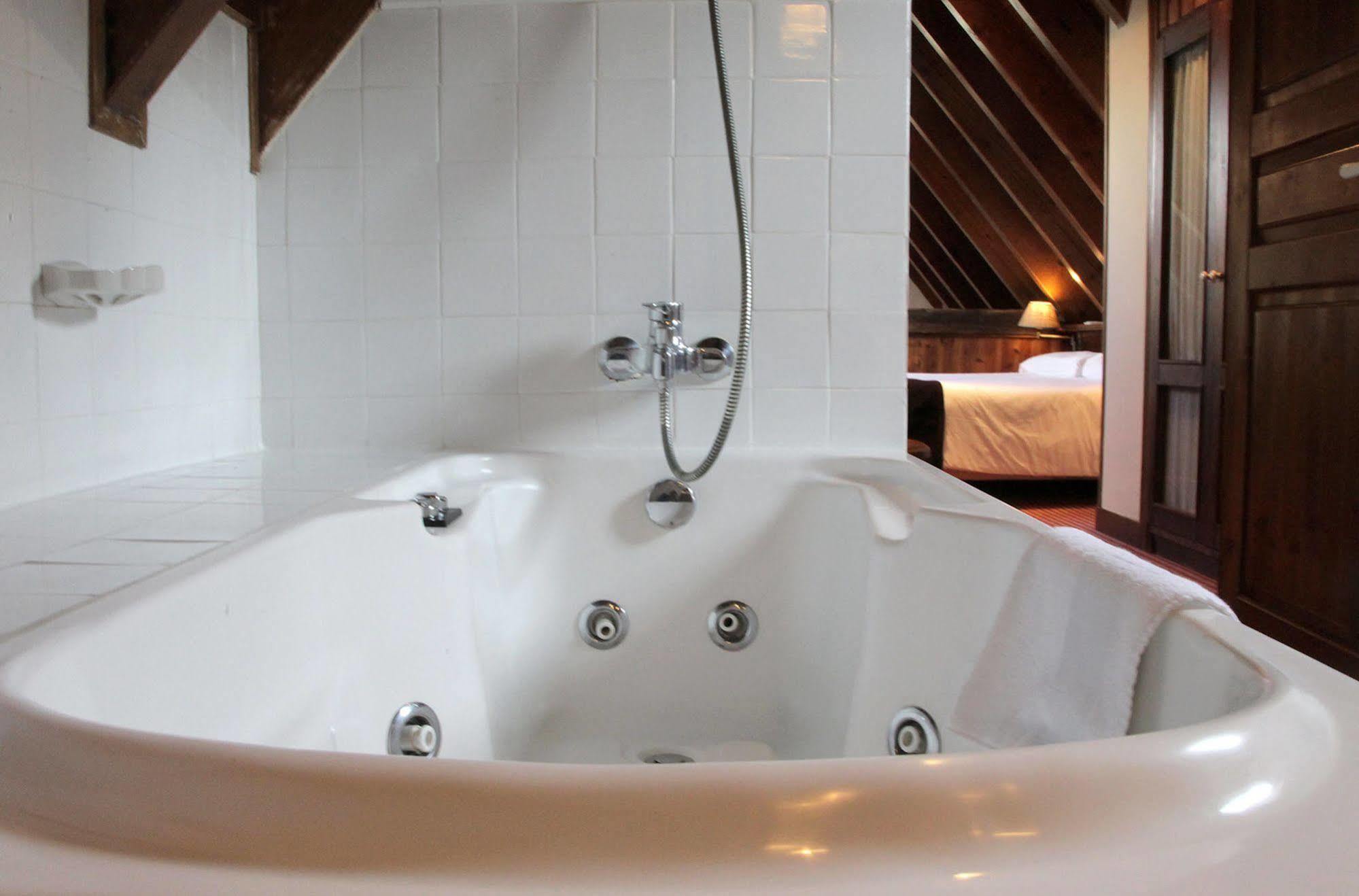 Hotel Chalet Bassibe 바케이라-베렛 외부 사진